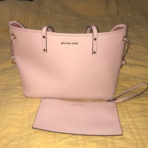 Pink MICHAEL KORS Tote with Matching Wristlet 💖